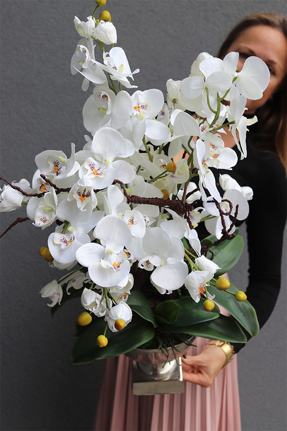 Deluxe, sztuczny storczyk w metalowym pucharze