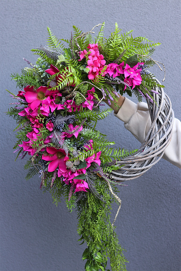 Magenta Love, asymetryczny wianek na drzwi, rozp.57cm