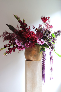 OD RĘKI Ritual Big A, nowoczesna kompozycja kwiatowa, wym.95x128x70cm