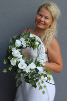 Różana Aleja 2, asymetryczny wianek dekoracyjny