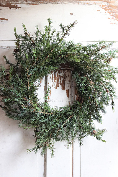 atrakcyjny zimowy wianek na drzwi, Modrzewiowy, wym.60cm