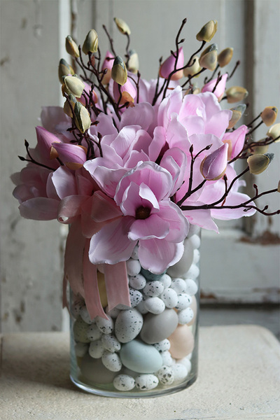 Magnolie Sweet Pink, wielkanocna kompozycja kwiatowa w szkle, wym.41x30cm
