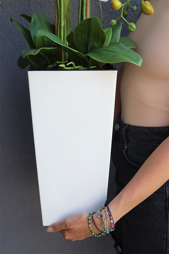 Emilie Grande Mediolan, sztuczny storczyk w kremowej donicy