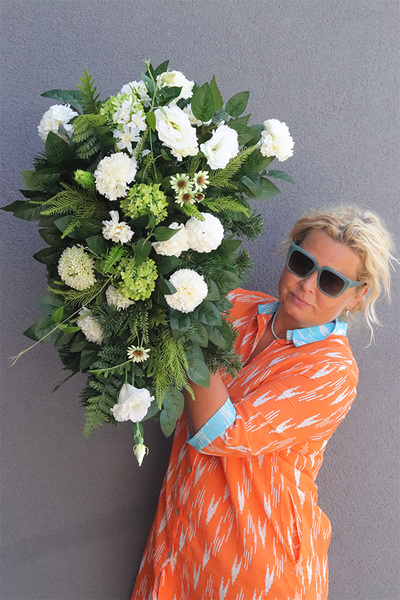 Bianca, jasna wiązanka nagrobna