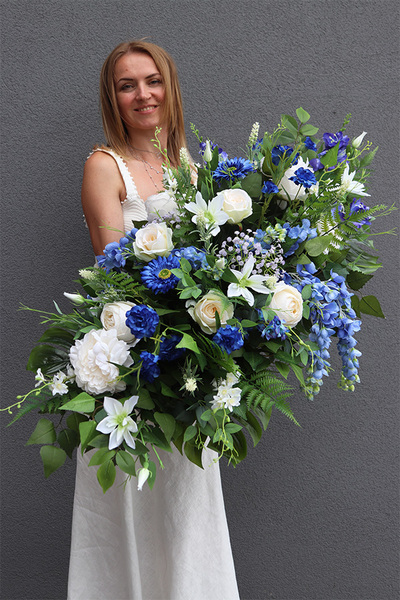 Blue&White Trenata, elegancka kompozycja kwiatowa