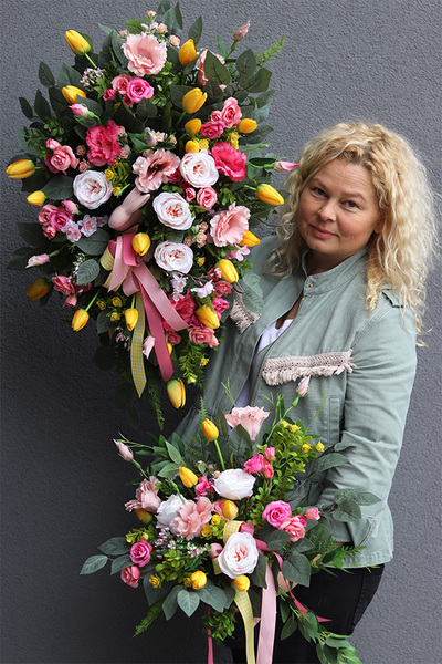 Wiosenna Bajka, bukiet nagrobny we wkładzie do wazonu