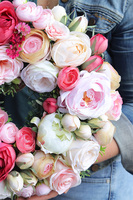 Kwiatowa Pokusa, kolorowy wianek na drzwi