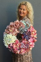 Nemoida, wianek ozdobny z hortensjami