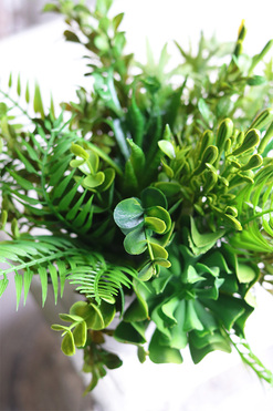 Minimalism, kompozycja sukulenty w betonowej donicy, wys.25cm