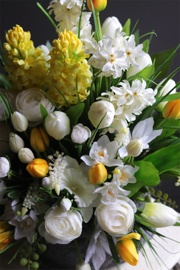 Volcan Spring Time, kompozycja nagrobna w misie