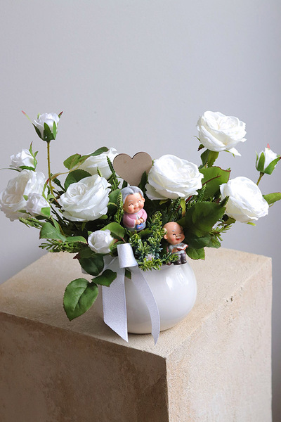 Dla Babci i Dziadka, biała kompozycja kwiatowa