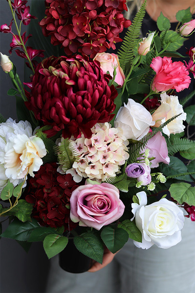 Burgundia, bukiet nagrobny we wkładzie do wazonu