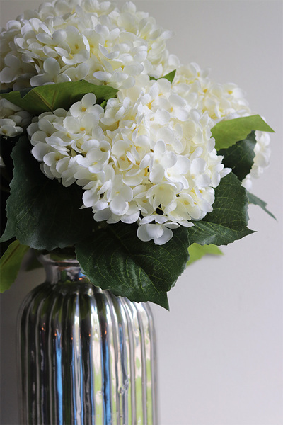 Hortensje Prowansja, kompozycja kwiatowa w wazonie