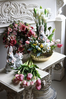 Sielanka Sweetie Bunny, stroik wielkanocny w złotym naczyniu