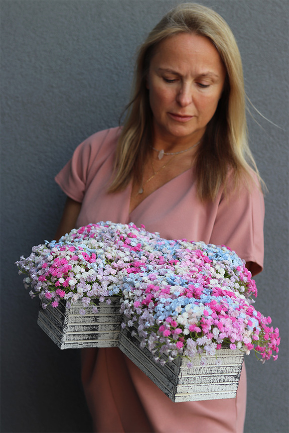 Gipsówka Krzyż Pamięci, kompozycja nagrobna w naczyniu