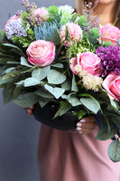 Kerrata Pink 2, pastelowa dekoracja nagrobna w misie