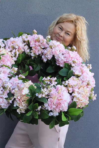 Różowa Balladyna, wiosenny wianek na drzwi