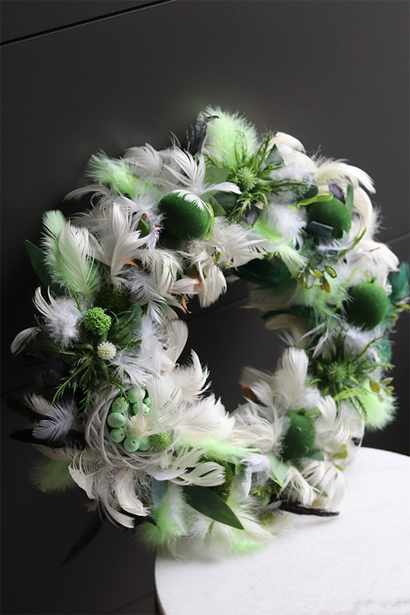 Wielkanoc w domu, wiosenny wianek dekoracyjny