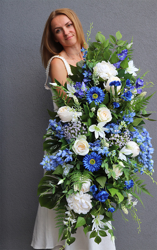 Blue&White Trenata, elegancka kompozycja kwiatowa
