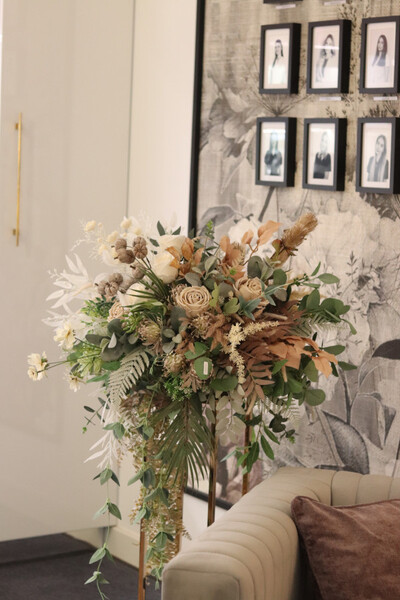 Laguel Sand Flowers, dekoracja kwiatowa na stojaku