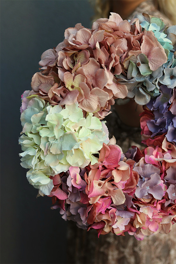 Nemoida, wianek ozdobny z hortensjami