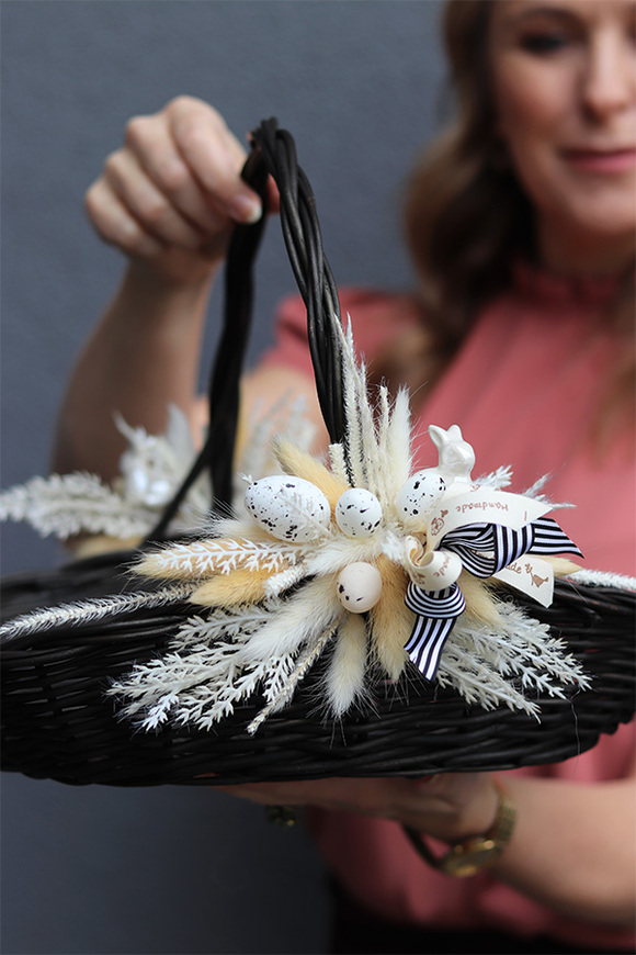 Katie, brązowy koszyczek wielkanocny