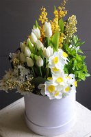 Króliczek w Ogrodzie, wiosenny flowerbox z figurką