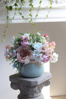 Deluni Ferana 3, kompozycja kwiatowa z kokardką