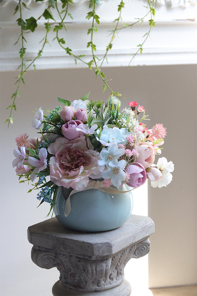 Deluni Ferana 3, kompozycja kwiatowa z kokardką