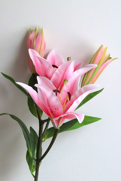 Lilia Różowa, gałązka sztucznej liliii