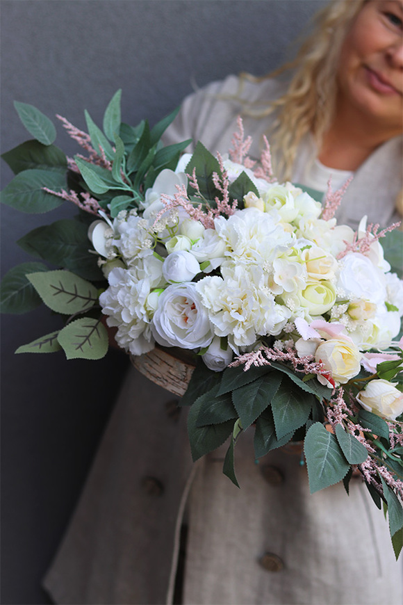 Preludium, dekoracja nagrobna na plastrze drewna