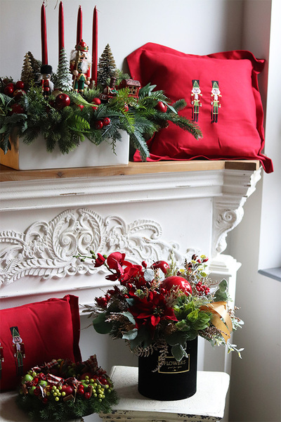 Xmas Nutcrackers, świąteczna poduszka, czerwona