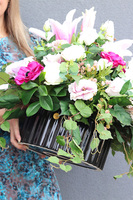 Pink Rome Black, kompozycja nagrobna w misie