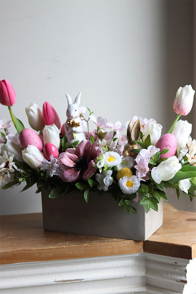 Easter Decor Concrete, stroik wielkanocny z zajączkiem