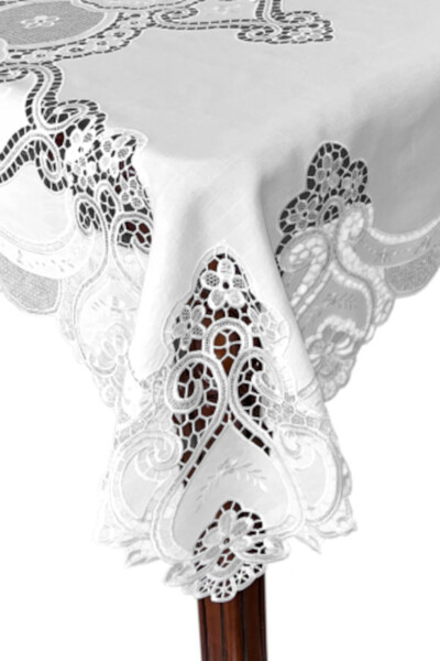 Havilland, obrus haftowany