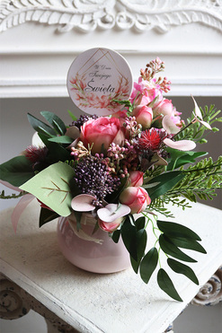 Refina, różowa kompozycja kwiatowa, wys.27cm