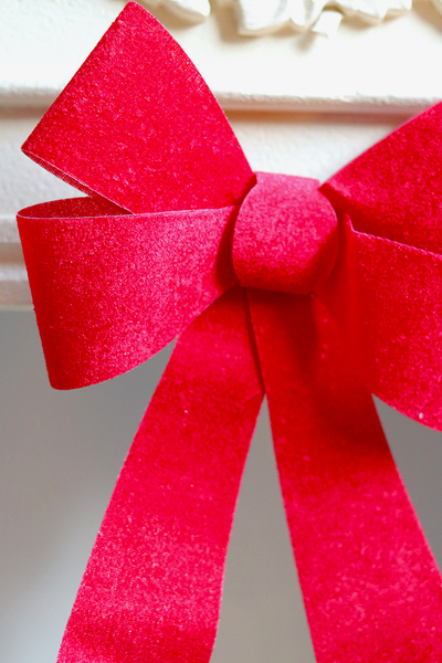 Astrid Red, dekoracyjna kokarda zawieszka