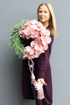 asymetryczny wianek z chwostem, Orchidelia Pudrova New, śr.42cm 