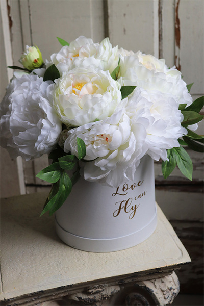 biały flowerbox z peoniami, Peonilla, wys.38cm