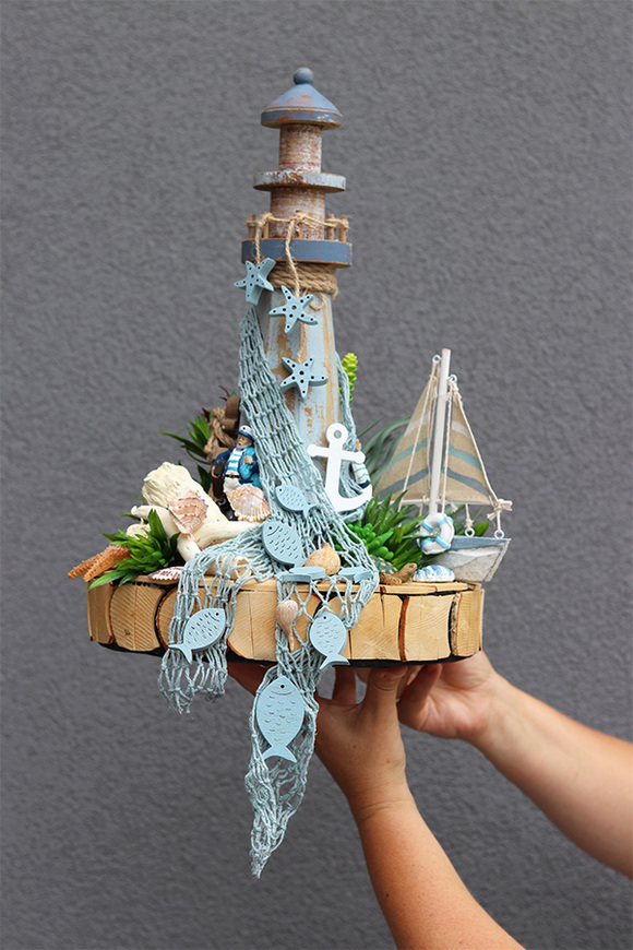 Latarnia Morska, kompozycja marynistyczna na drewnie