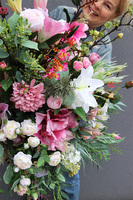 Liliano, kompozycja kwiatowa w czarnej donicy, wys.115cm 