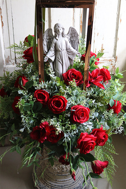 Angelo Garden Red, kompozycja nagrobna ze miedzianym lampionem, wys.90cm