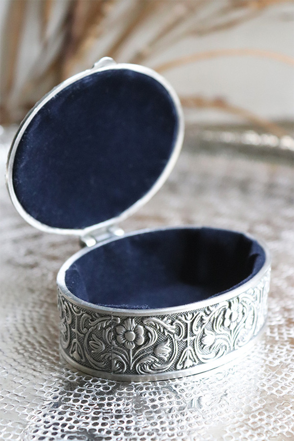 Kleopatra, owalne puzderko / szkatułka na biżuterię, wym.3.5x8.5x6.5cm