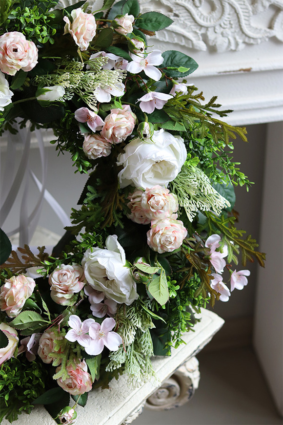 Róż&Biel, wianek na drzwi sufitowy