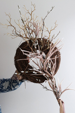 Persena, wiosenny wianek z baziami, wym.38/80cm