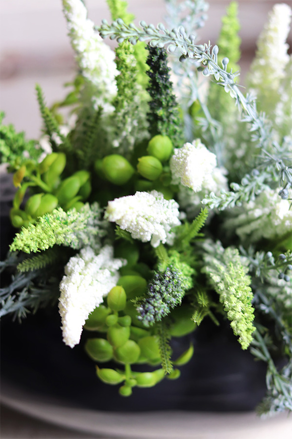 Mirenita, zielona dekoracja w antracytowej donicy