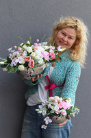 Bella Hilton S kompozycja kwiatowa w lustrzanej misie