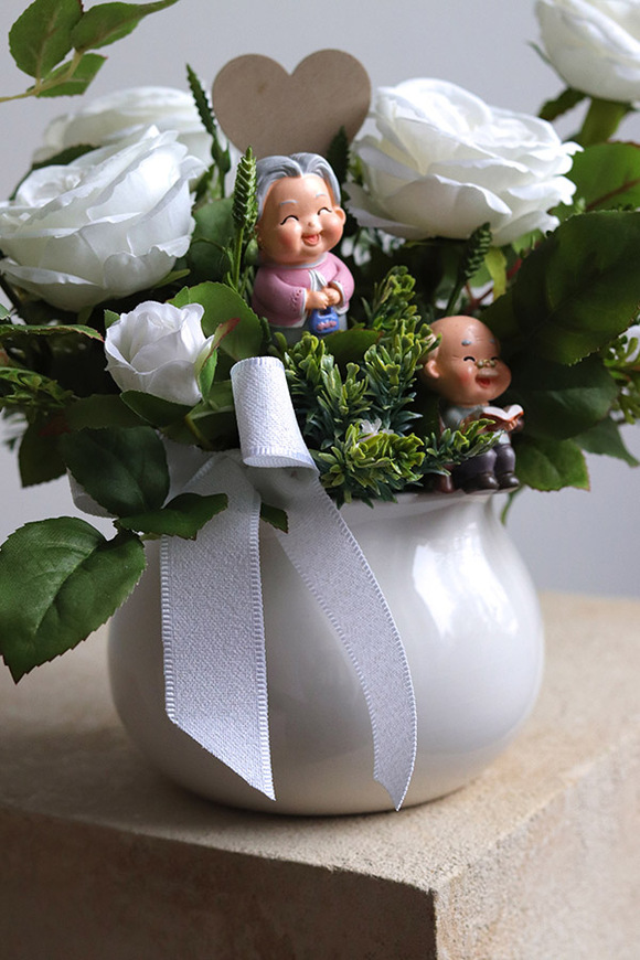 Dla Babci i Dziadka, biała kompozycja kwiatowa