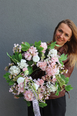 OD RĘKI Pink Flowers, wianek dekoracyjny na drzwi, śr.40cm 