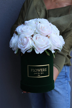 Green Velvet 2, zielony flowerbox z różami, wys.32cm